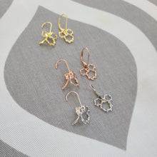 Load image into Gallery viewer, Magic Christmas Wreath Drop Earrings